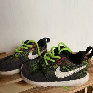Nike Toddler Roshe Size 5